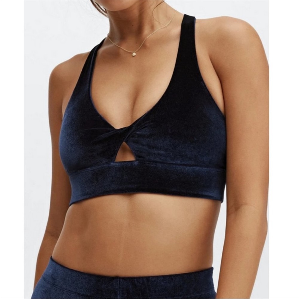 Fabletics Oasis Twist Velour Sports Bra in Navy Velvet